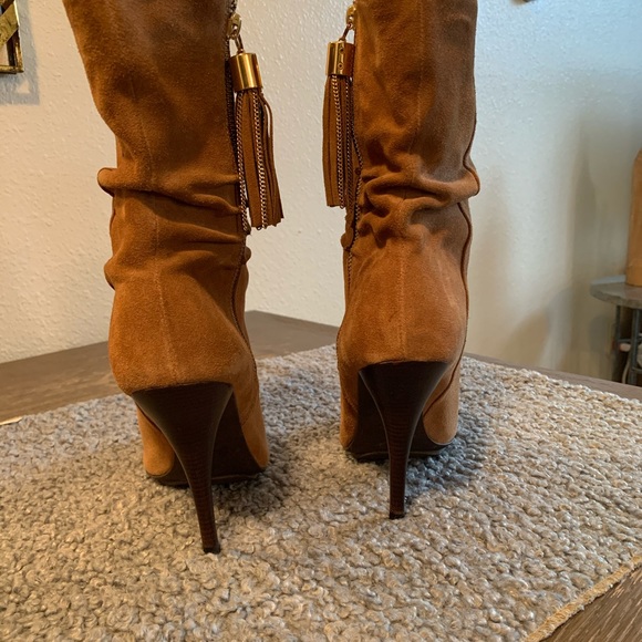 Calf height, tan suede, MK stiletto boots. - Picture 3 of 6